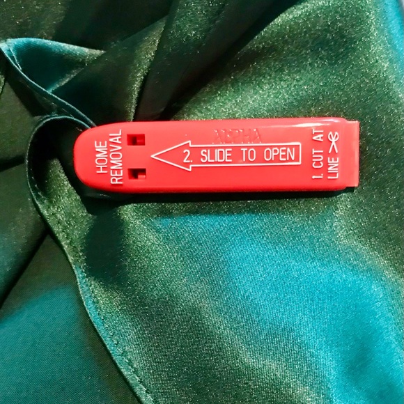 NWT Slim Strap Full-Length Trumpet Gown (Size: 8 / Color: Hunter) - Picture 13 of 13